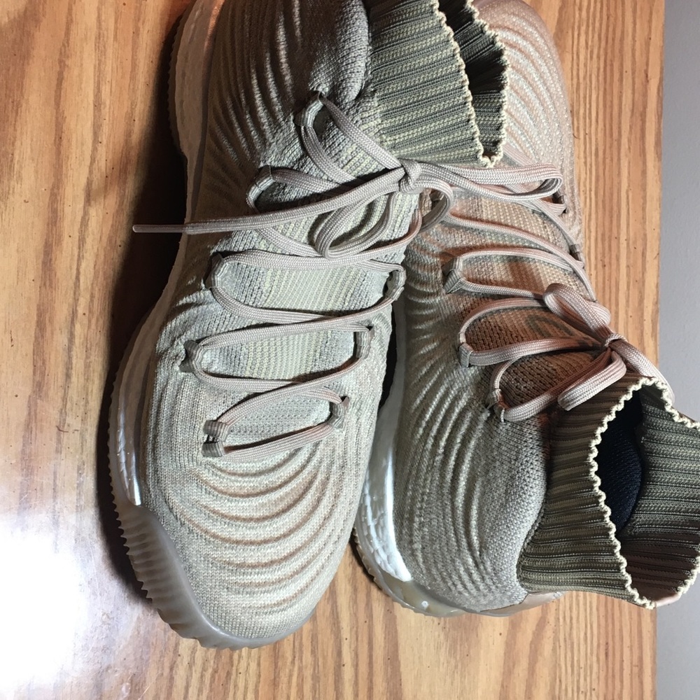 Basketball shoes
